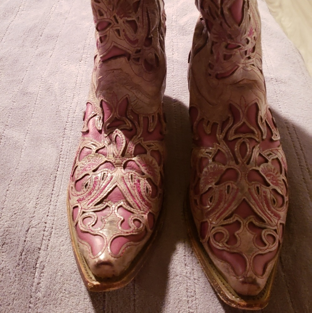 Coral stunning distressed cowboy boots. SOLD ON A DIFFERENT SITE. SORRY